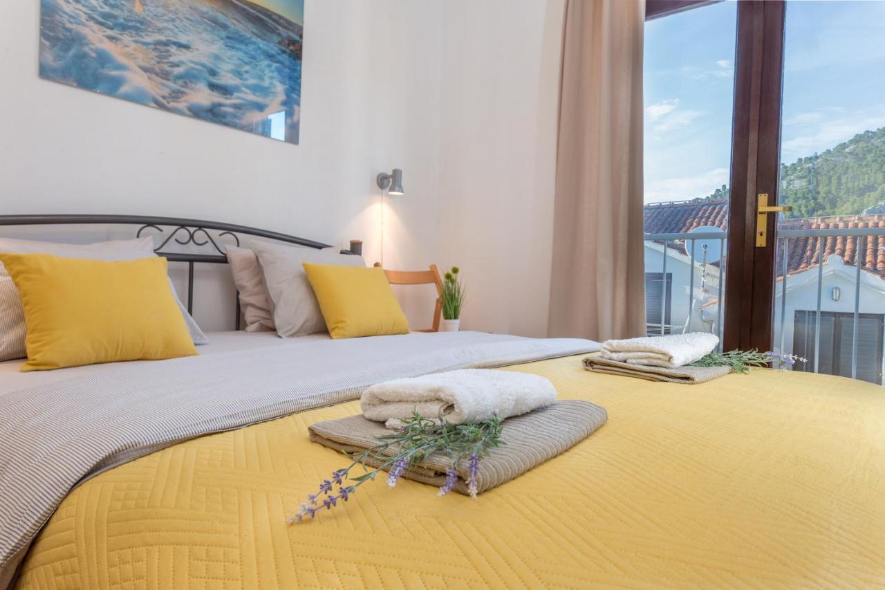 So Hvar So Good! Spacious With Terrace フヴァル エクステリア 写真