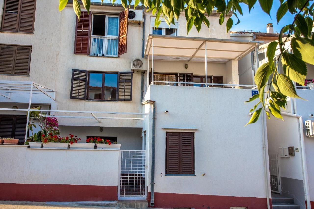 So Hvar So Good! Spacious With Terrace フヴァル エクステリア 写真